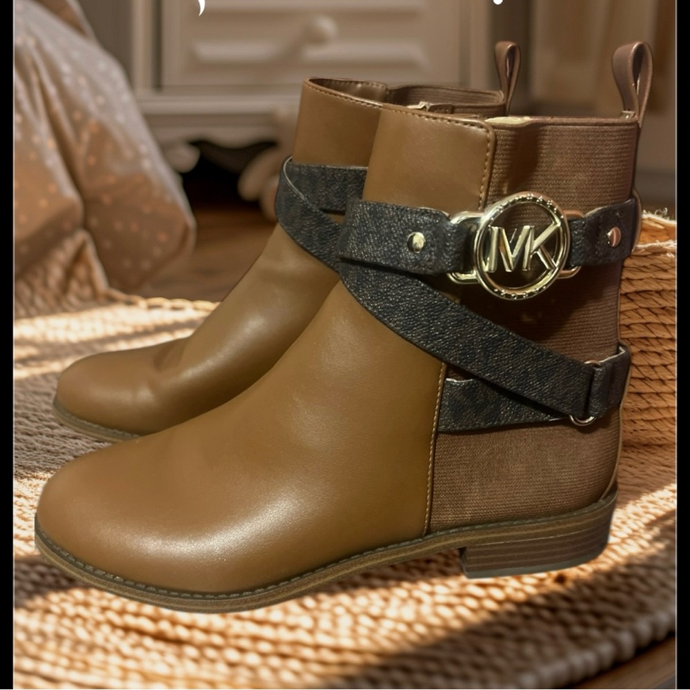 Michael Kors Black and Gold Logo Detail